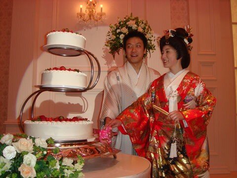 Découpe du gâteau de mariage